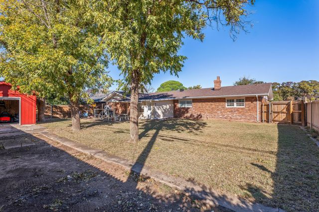 408 Hickory Street, Levelland, TX 79336