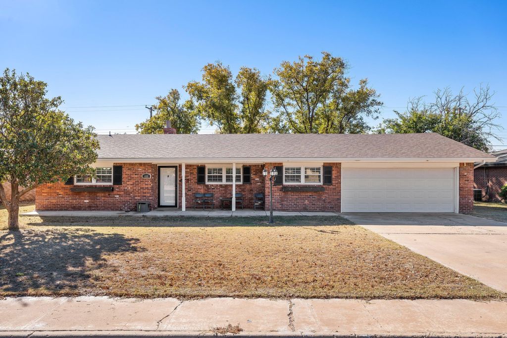 408 Hickory Street, Levelland, TX 79336