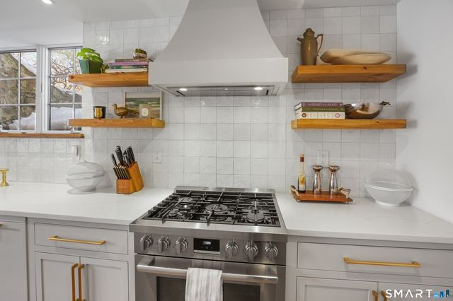 10 Charcoal Hill Road, Westport, CT 06880