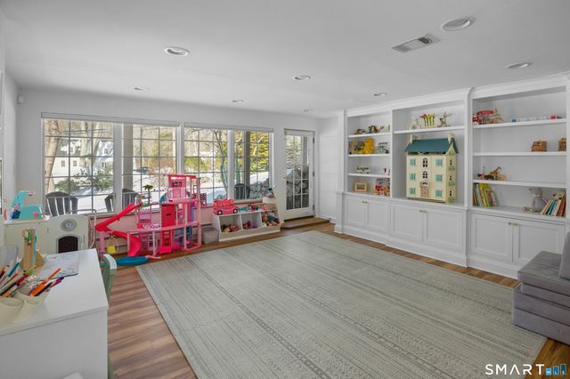 10 Charcoal Hill Road, Westport, CT 06880