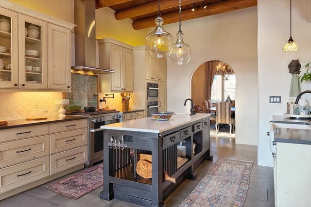 46 Via Plaza Nueva, Santa Fe, NM 87507