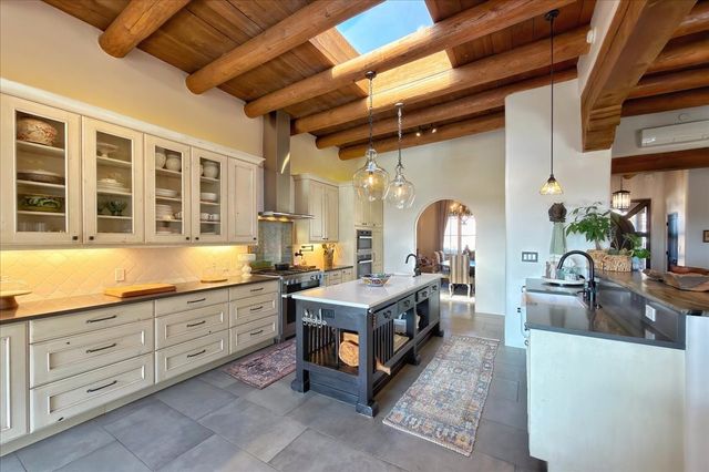 46 Via Plaza Nueva, Santa Fe, NM 87507