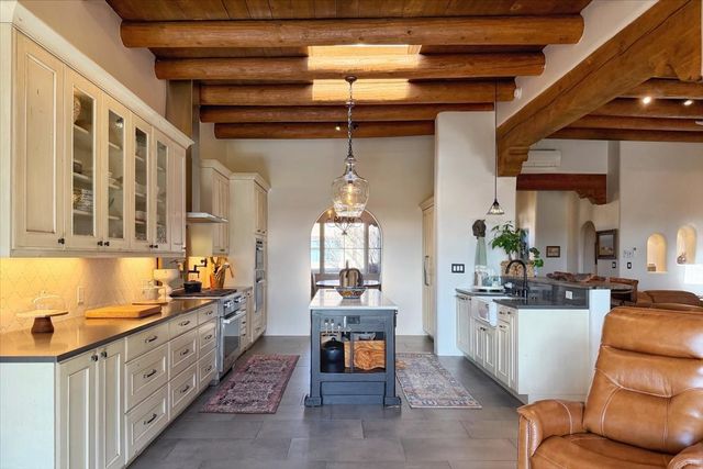 46 Via Plaza Nueva, Santa Fe, NM 87507