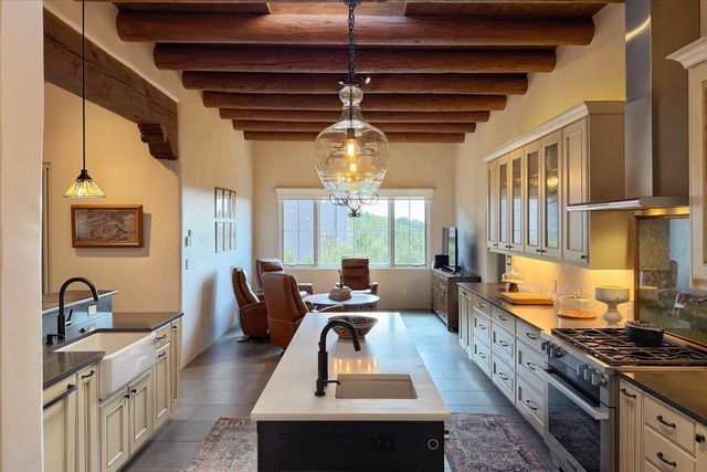 46 Via Plaza Nueva, Santa Fe, NM 87507