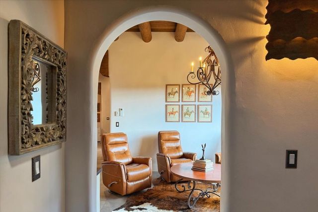 46 Via Plaza Nueva, Santa Fe, NM 87507