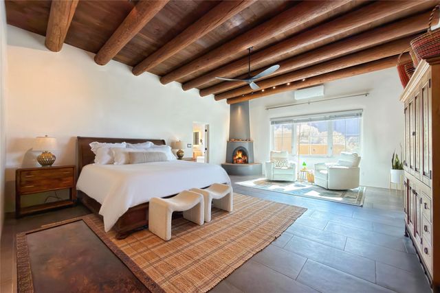 46 Via Plaza Nueva, Santa Fe, NM 87507