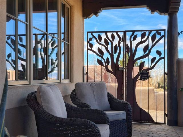 46 Via Plaza Nueva, Santa Fe, NM 87507