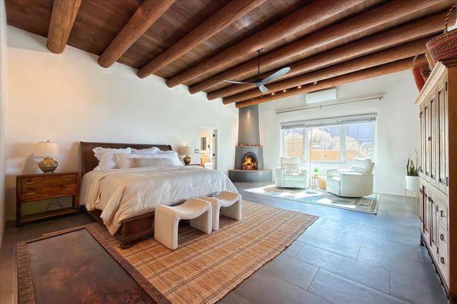 46 Via Plaza Nueva, Santa Fe, NM 87507