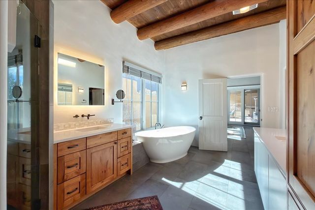 46 Via Plaza Nueva, Santa Fe, NM 87507