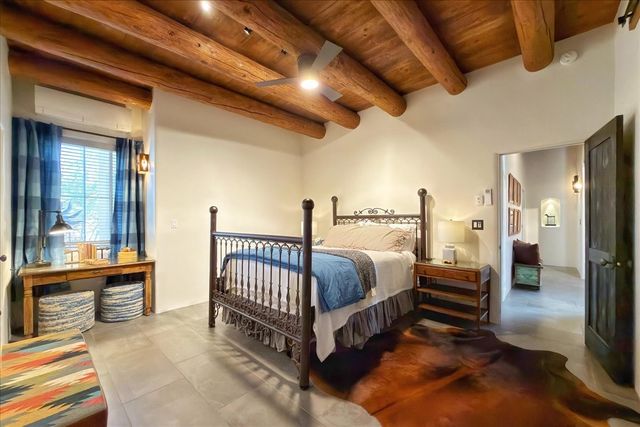 46 Via Plaza Nueva, Santa Fe, NM 87507