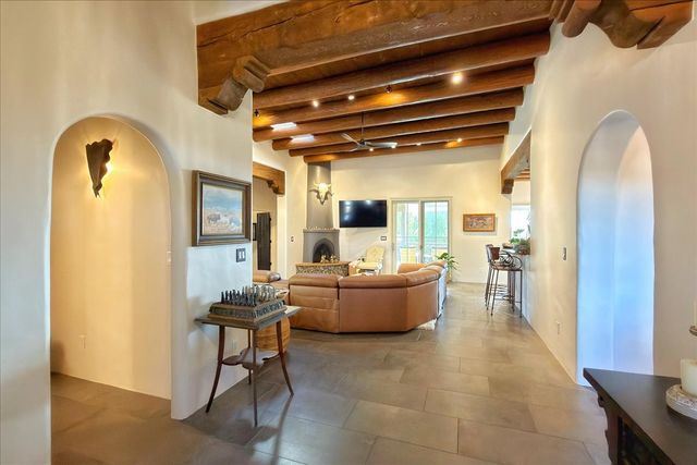 46 Via Plaza Nueva, Santa Fe, NM 87507