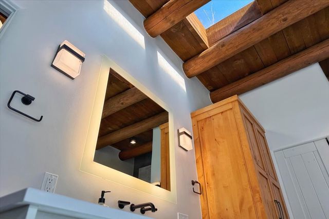 46 Via Plaza Nueva, Santa Fe, NM 87507