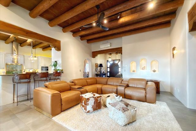 46 Via Plaza Nueva, Santa Fe, NM 87507