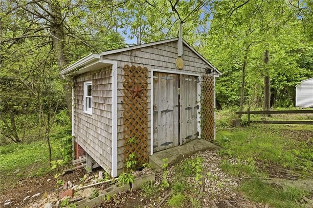 27 Hemlock Avenue, Cranston, RI 02910