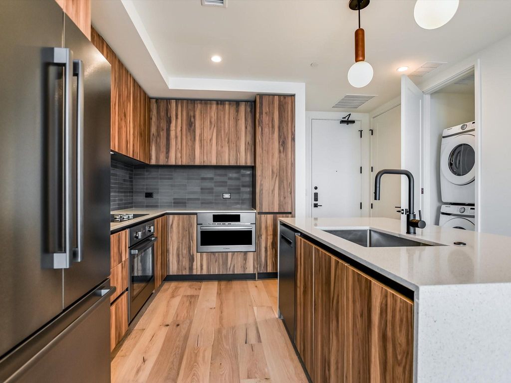 84 East Ave 2102, Austin, TX 78701