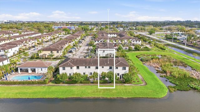 5884 Mustang Manor, Davie, FL 33314