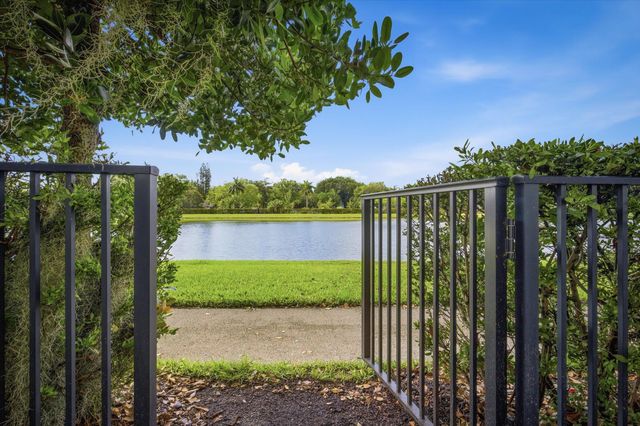 5884 Mustang Manor, Davie, FL 33314