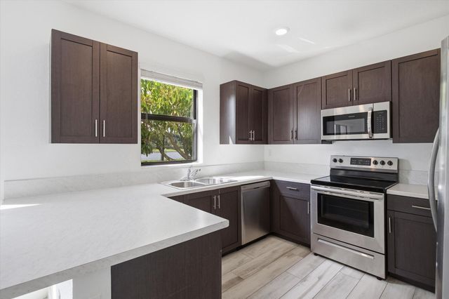 5884 Mustang Manor, Davie, FL 33314