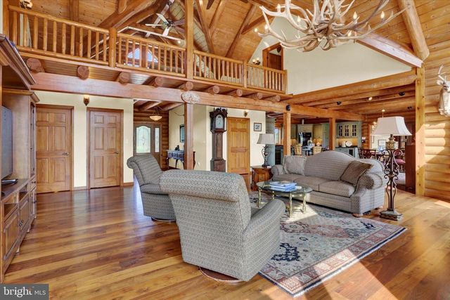 2002 TANEYTOWN RD, Gettysburg, PA 17325
