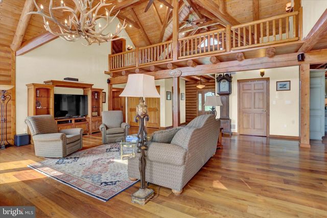 2002 TANEYTOWN RD, Gettysburg, PA 17325
