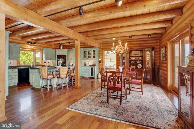 2002 TANEYTOWN RD, Gettysburg, PA 17325