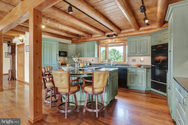 2002 TANEYTOWN RD, Gettysburg, PA 17325