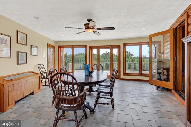 2002 TANEYTOWN RD, Gettysburg, PA 17325