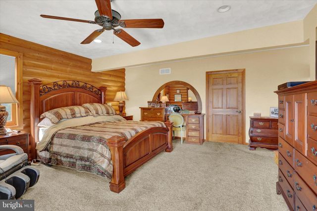 2002 TANEYTOWN RD, Gettysburg, PA 17325