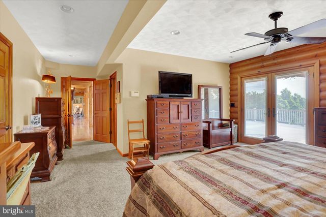 2002 TANEYTOWN RD, Gettysburg, PA 17325