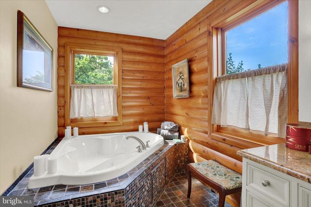 2002 TANEYTOWN RD, Gettysburg, PA 17325