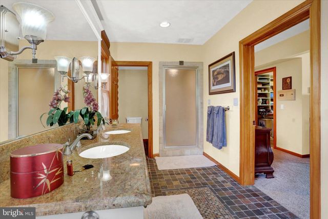 2002 TANEYTOWN RD, Gettysburg, PA 17325