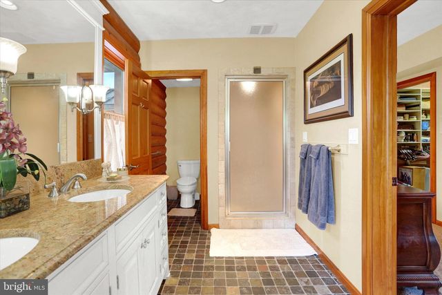 2002 TANEYTOWN RD, Gettysburg, PA 17325