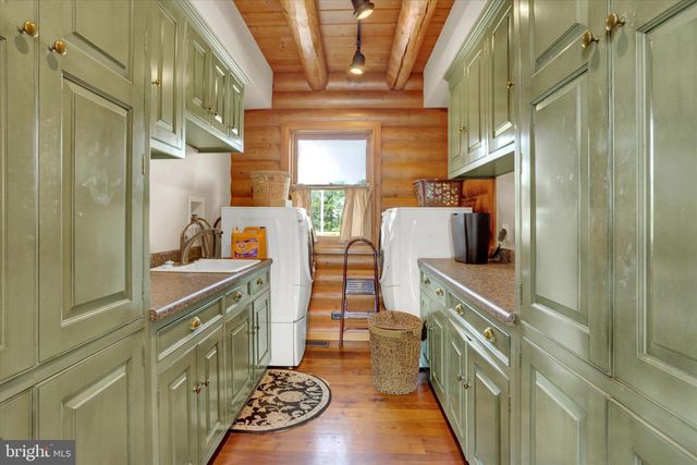 2002 TANEYTOWN RD, Gettysburg, PA 17325