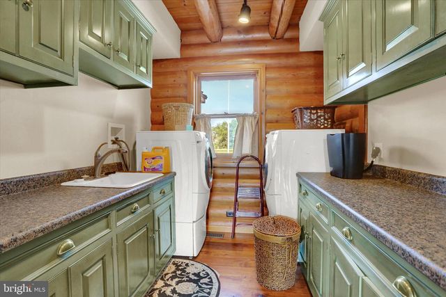 2002 TANEYTOWN RD, Gettysburg, PA 17325