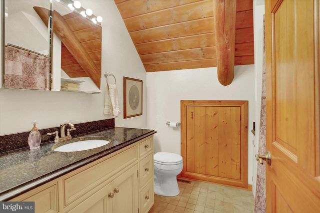 2002 TANEYTOWN RD, Gettysburg, PA 17325