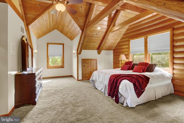 2002 TANEYTOWN RD, Gettysburg, PA 17325