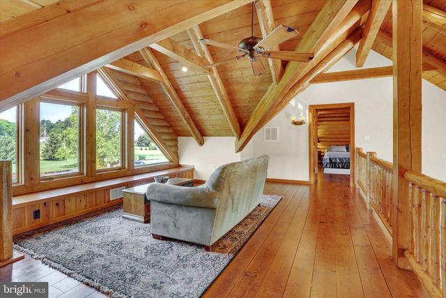 2002 TANEYTOWN RD, Gettysburg, PA 17325