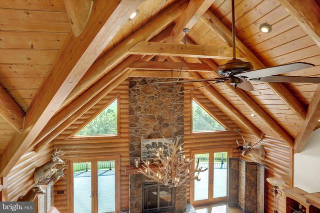 2002 TANEYTOWN RD, Gettysburg, PA 17325