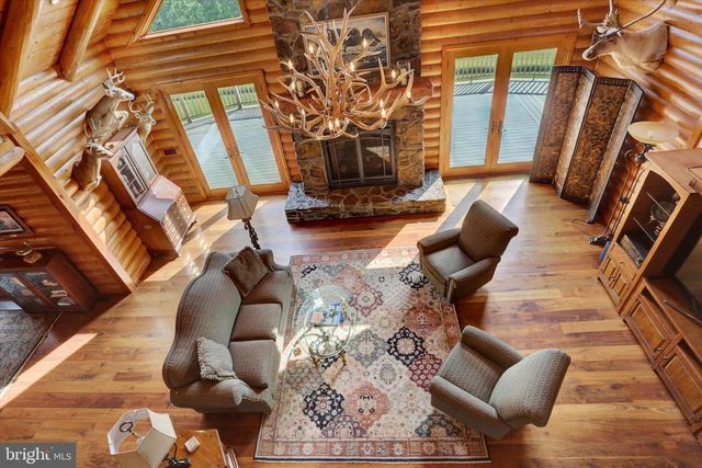 2002 TANEYTOWN RD, Gettysburg, PA 17325