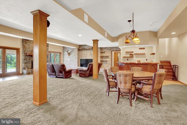 2002 TANEYTOWN RD, Gettysburg, PA 17325