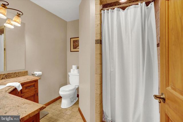2002 TANEYTOWN RD, Gettysburg, PA 17325