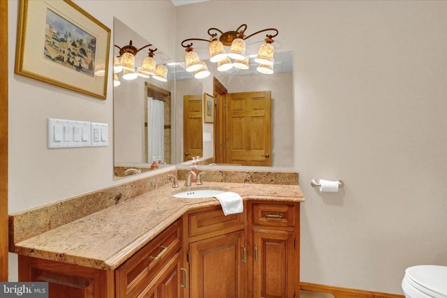 2002 TANEYTOWN RD, Gettysburg, PA 17325