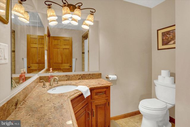 2002 TANEYTOWN RD, Gettysburg, PA 17325