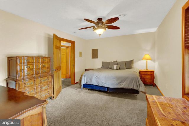 2002 TANEYTOWN RD, Gettysburg, PA 17325