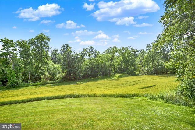 2002 TANEYTOWN RD, Gettysburg, PA 17325