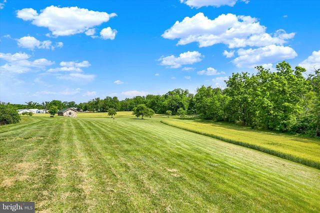 2002 TANEYTOWN RD, Gettysburg, PA 17325