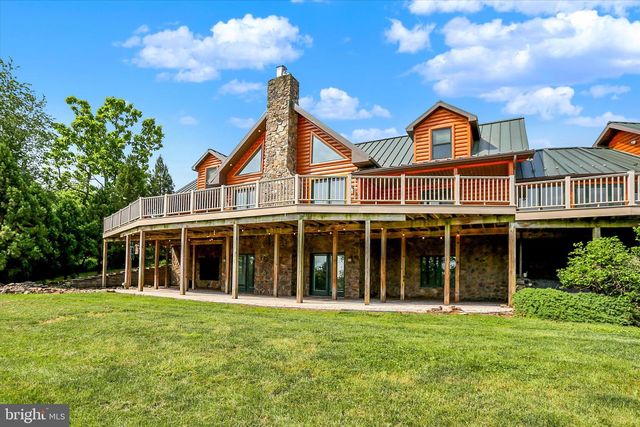 2002 TANEYTOWN RD, Gettysburg, PA 17325