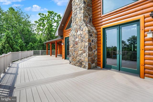 2002 TANEYTOWN RD, Gettysburg, PA 17325