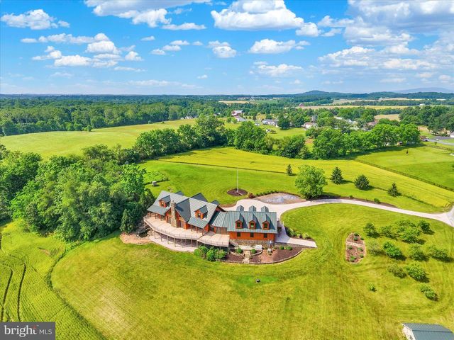 2002 TANEYTOWN RD, Gettysburg, PA 17325