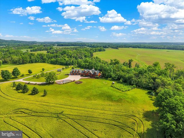 2002 TANEYTOWN RD, Gettysburg, PA 17325